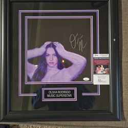 Olivia Rodrigo Signed Pic With Frame