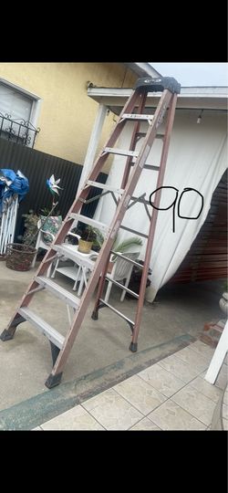 Excellent condition, 8 feet and more sizes available fiberglass ladders 🪜