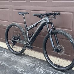 Trek E-Caliber Gen 2 Carbon Medium