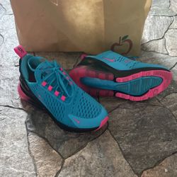 Nike Air Max 270 Size 4 Y