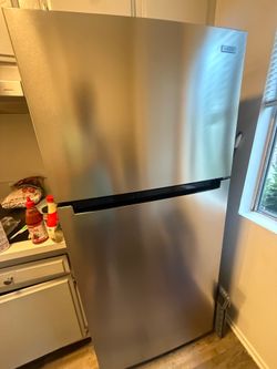 Vissani 18.1 Cu. Ft. Stainless Steel Refrigerator – Excellent Condition