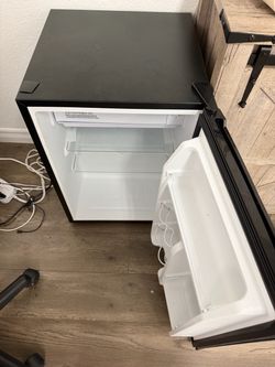Galanz Black Mini Fridge – Great Condition