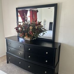 ASHLEY QUEEN BEDROOM SET
