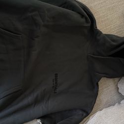 Essential black hoodie