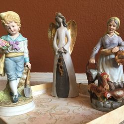3 PCs Statues / Figurines.
