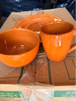 Set of 4 dinnerware