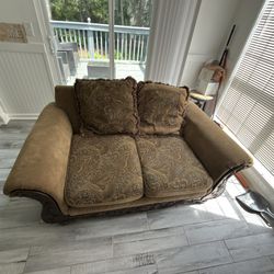 5 seater couch with cushions