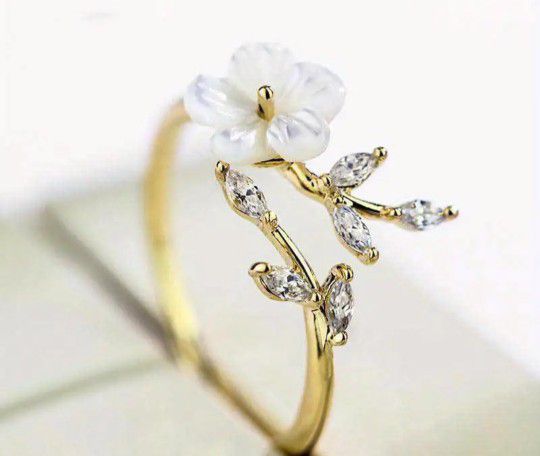  Pretty White Flower Golden ring