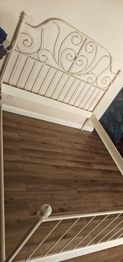 Free queen bed frame with the mattress