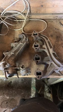 1975 Ford D50E9430GA Exhaust Manifolds