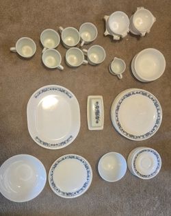 Corelle Old Town Blue Floral Pattern Dinner Service set