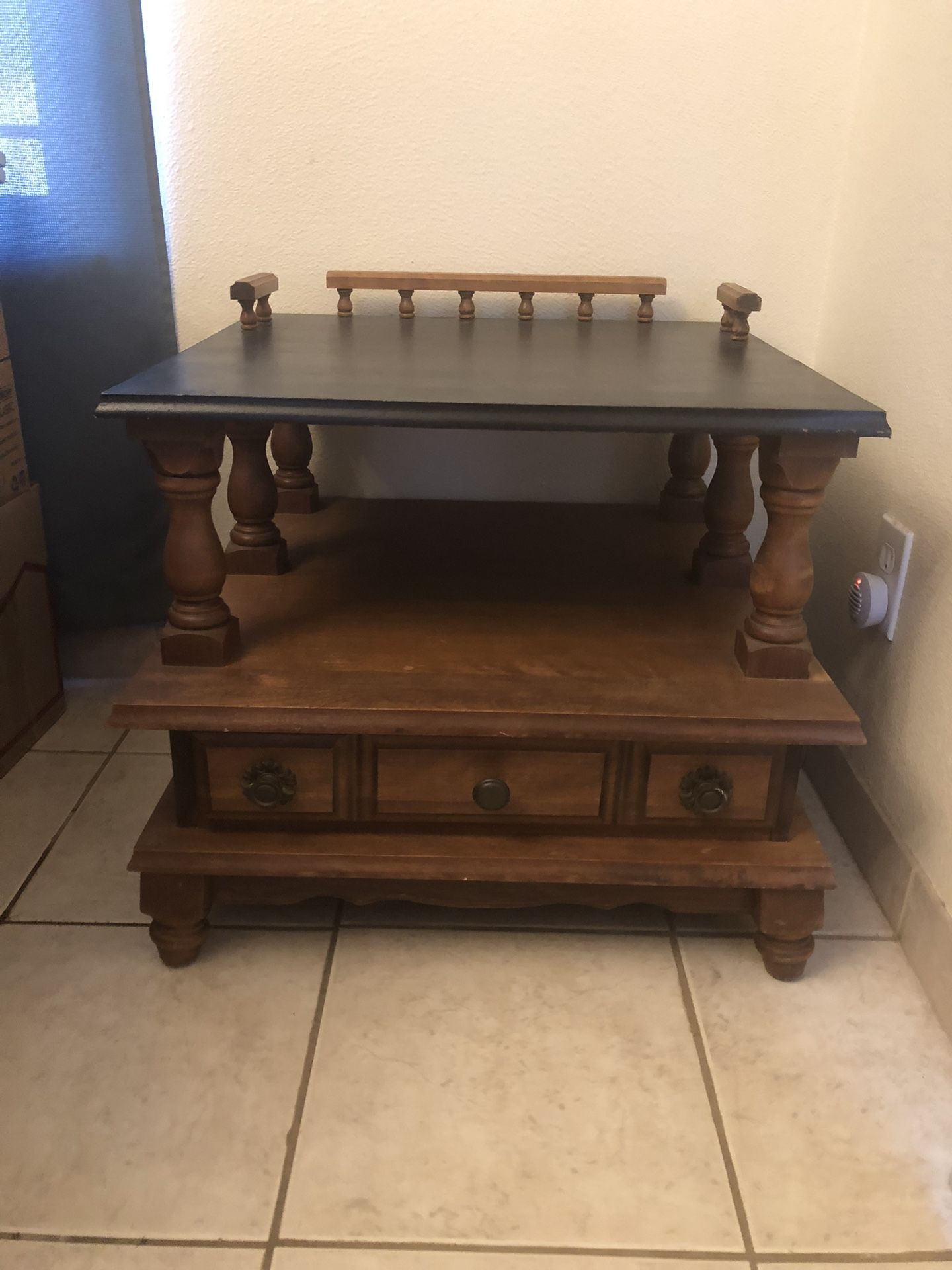 End Table w Lamp