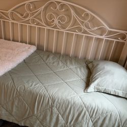 Twin Size Daybed
