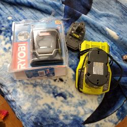 Speaker With Two Batteries And Charger