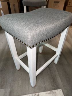 Saddle seat bar stools