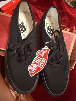 Authentic black/black Vans