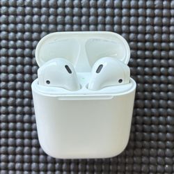 Apple Airpods - 1st Gen ( Lightening )