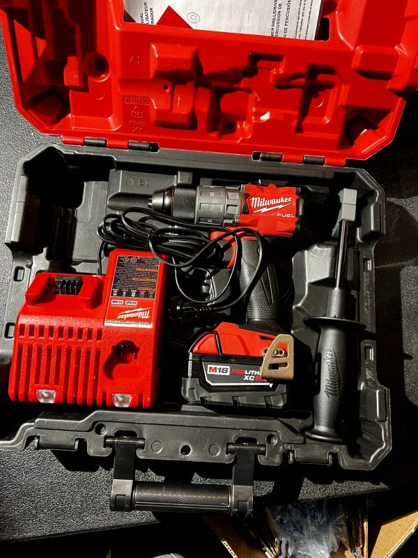 Milwaukee 2803-22 18V Cordless Drill Driver Kit