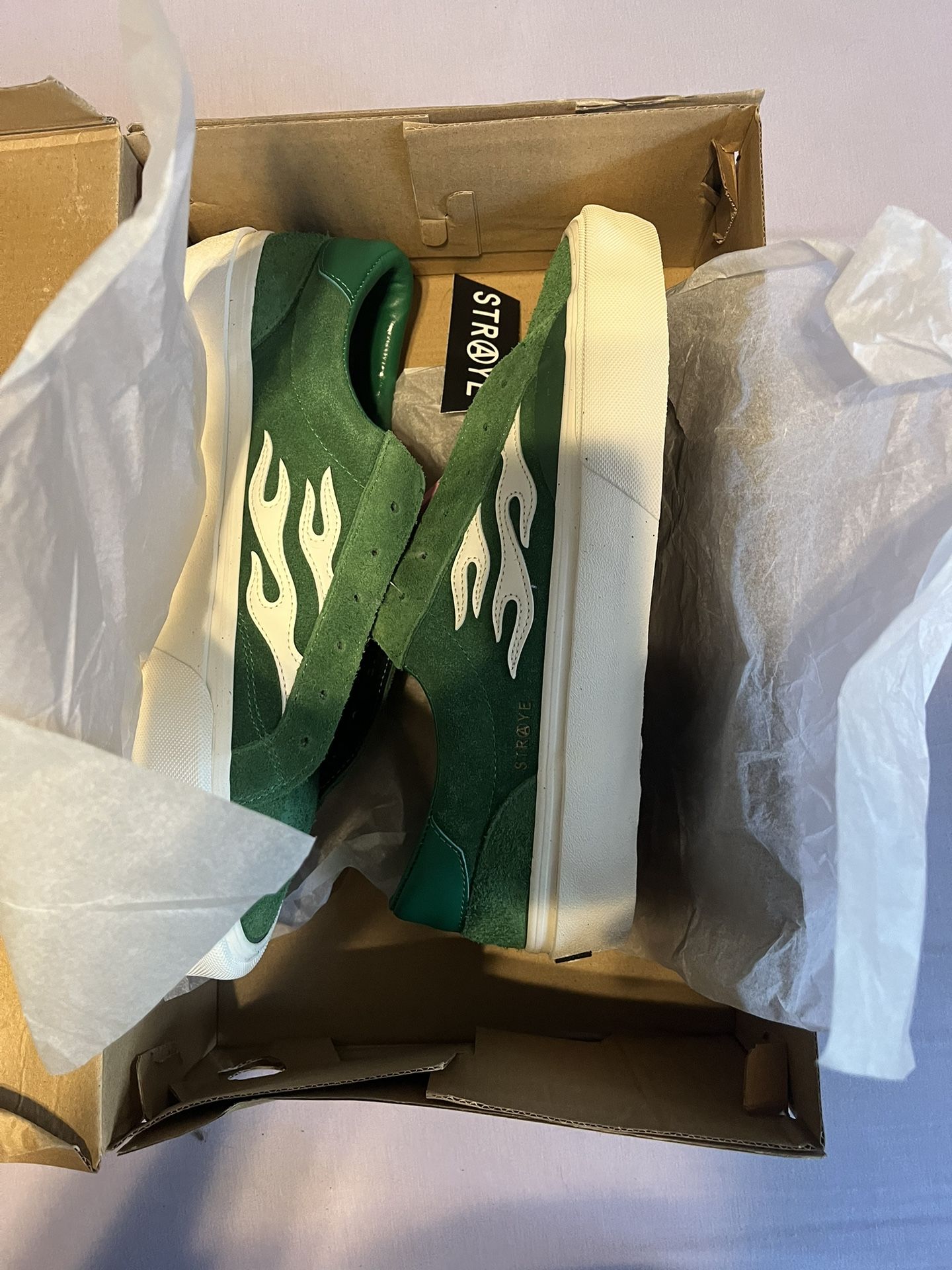 unworn strayes