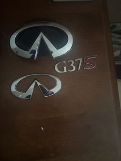 Infinti emblems