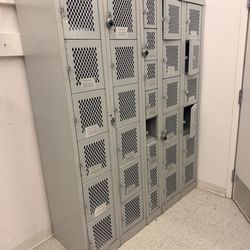 Metal Locker Unit – Multi-Compartment Storage (Gym / School / Warehouse)
