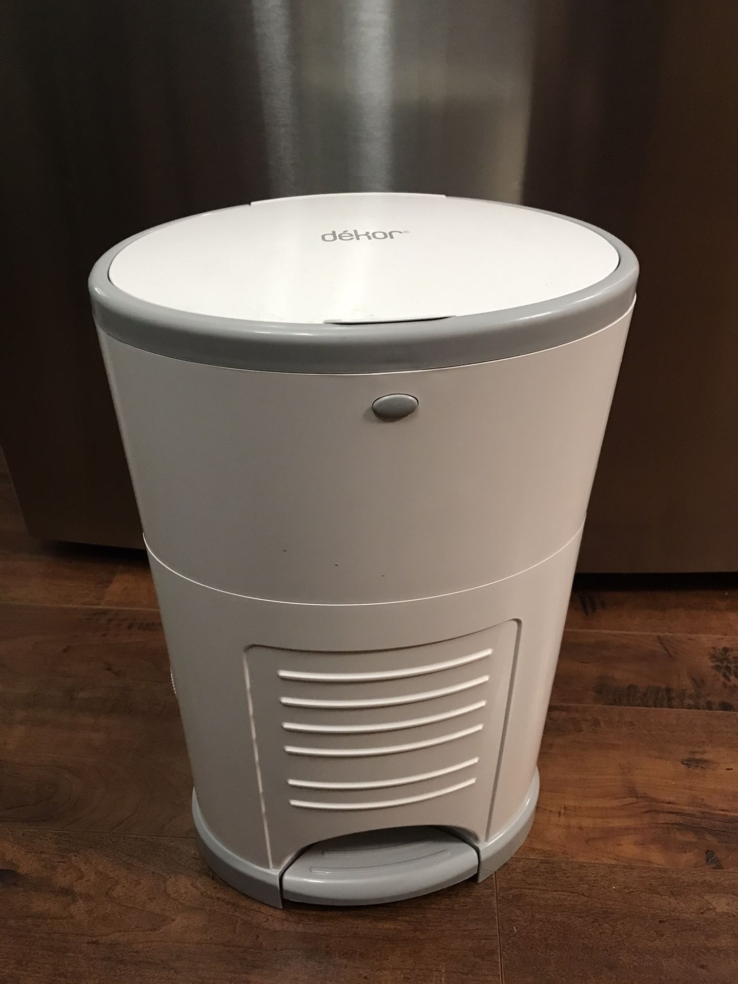 Dekor baby diaper pail