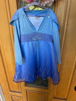 Elsa frozen girls costume. Size 4. Disney costume.