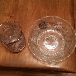 Crystal Glass bowl n' vase. Excellent condition $20 for both or $10 each obo