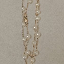10k White Pearl Necklace 