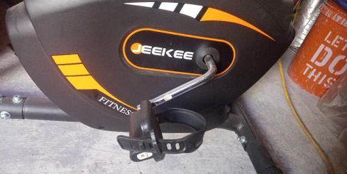 JEEKEE Recumbent Exercise Bike for Adults Seniors - Indoor Magnetic Cycling Fitness Equipment for Home Workout .  