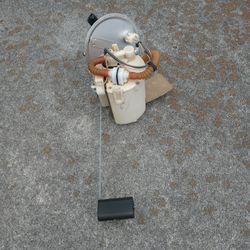 2005 Ford Escape Fuel Pump. With Vapor Recovery Styem