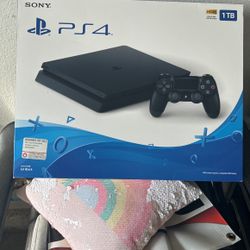 Ps4 With Controller And few Games 