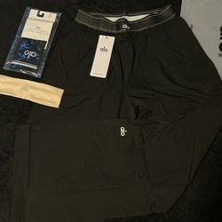 Women's Alo black yoga pants 