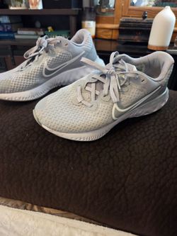 Women's size 9 Nike shoes
