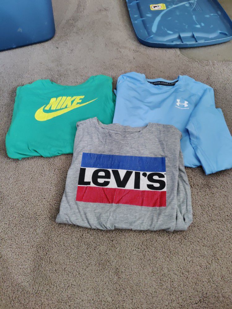 Youth L Nike, Under Armour And Levi 