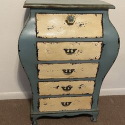 Dresser Accent Piece