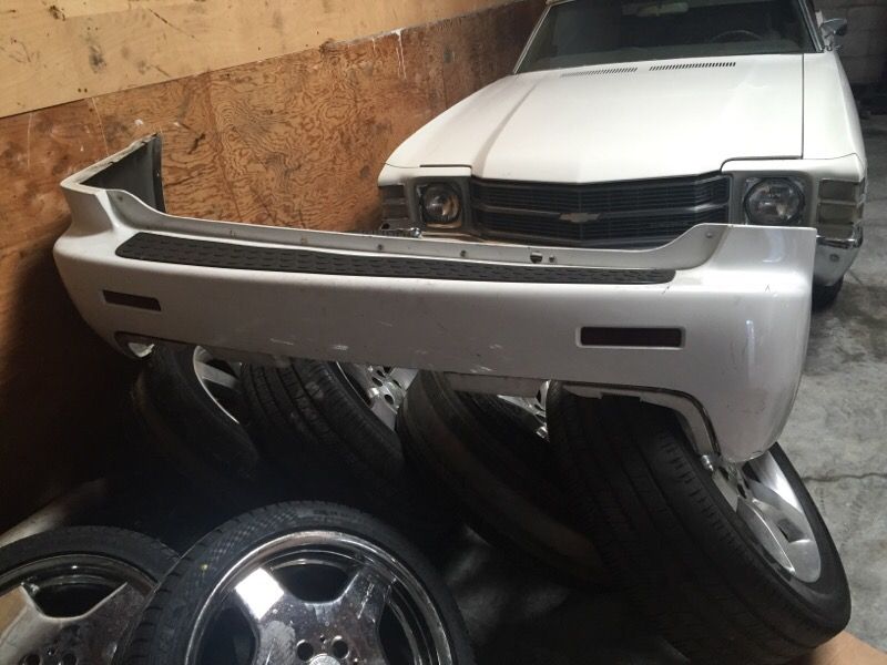 2007 Chevrolet trailblazer Ss rear bumper cover