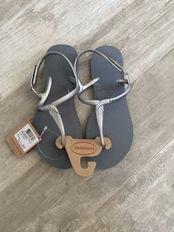 New Havianas Sandal Style Size 9/10