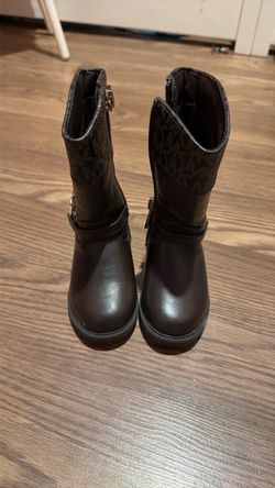 MK boots size 6