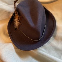 906  Vintage Ladies Fedora Hat With Feather Still Had Tag From France