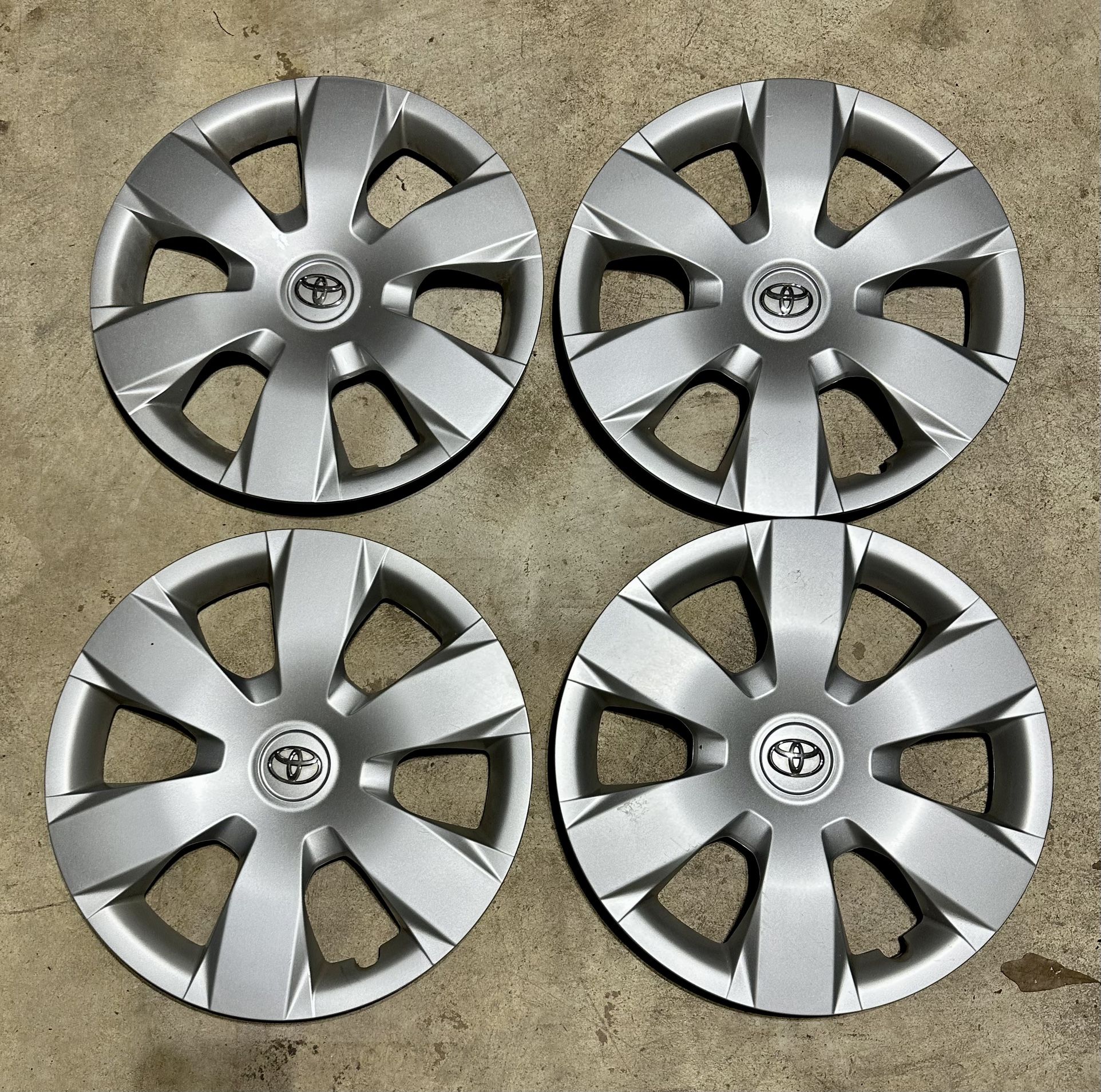 2009 Toyota Camry Hubcaps