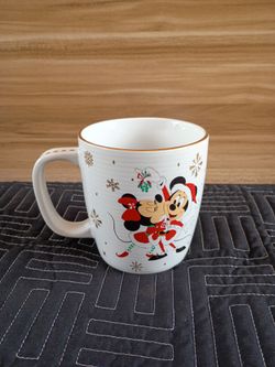 DISNEY MICKEY AND MINNIE MOUSE CHRISTMAS HOLIDAY CERAMIC MUG BRAND NEW