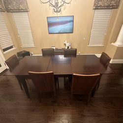Extendable Dining Table + 6 Chairs 