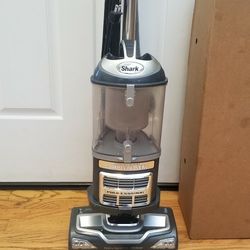 NEW cond SHARK NAVIGATOR VACUUM. , WORKS EXCELLENT  , IN THE BOX  , ATTACHMENTS 