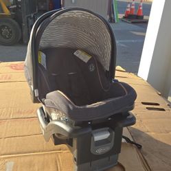 Graco Car Seat And Mirror 