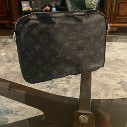 LOUIS VUITTON PACK