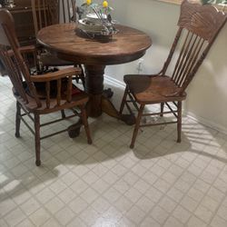 antique Round Table With Three Chairs