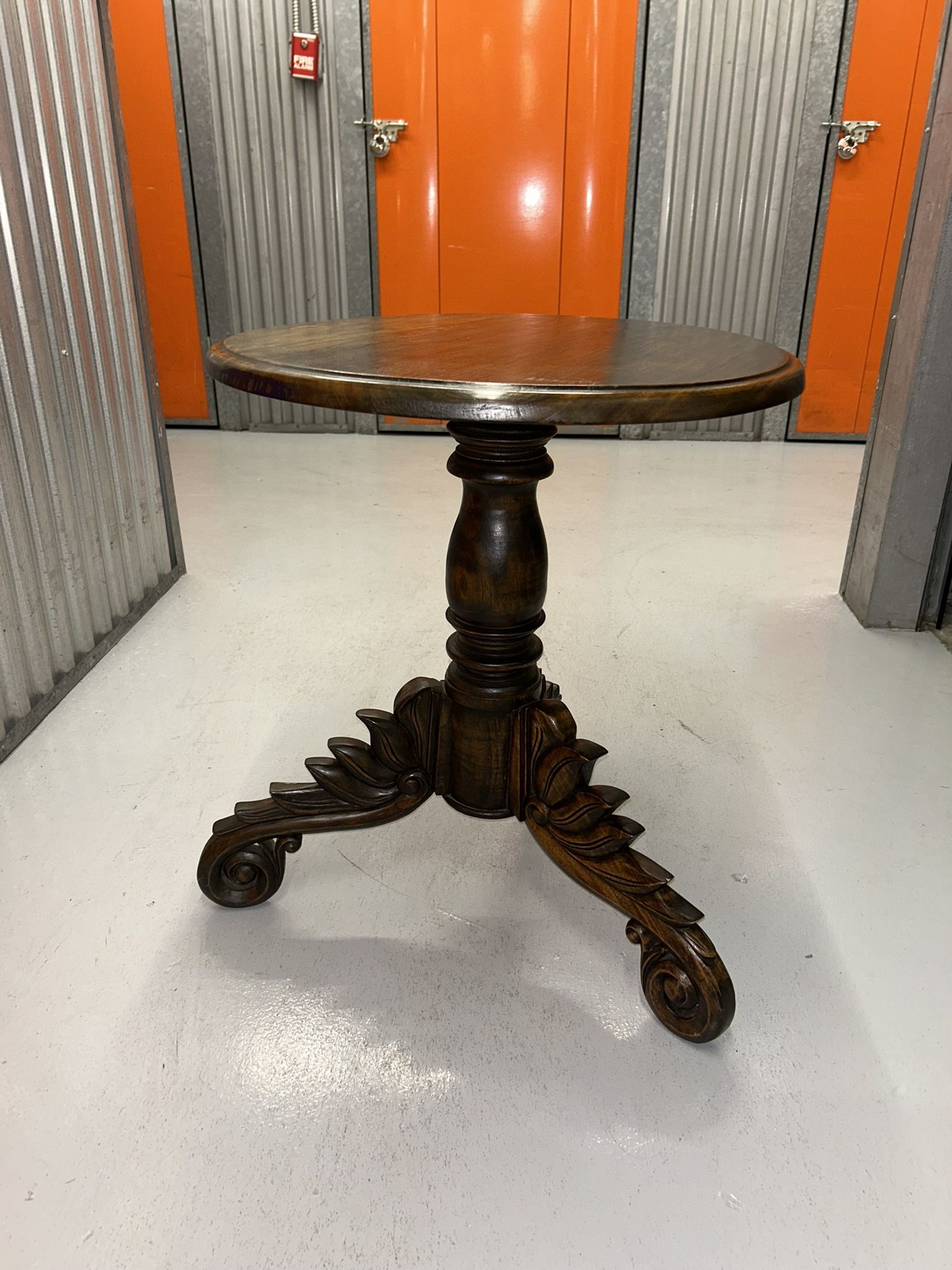 Vintage Pedestal Mahogany Tripod Gator Tail Feet Side Table
