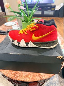 Nike Kyrie  athletic sneaker shoes