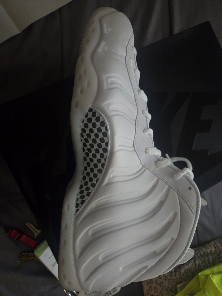 Nike Foamposit Size 13